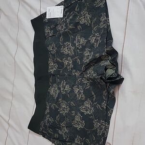 Athleta Trekkie North Printed Short 26 Green Floral Athletic Hiking Running